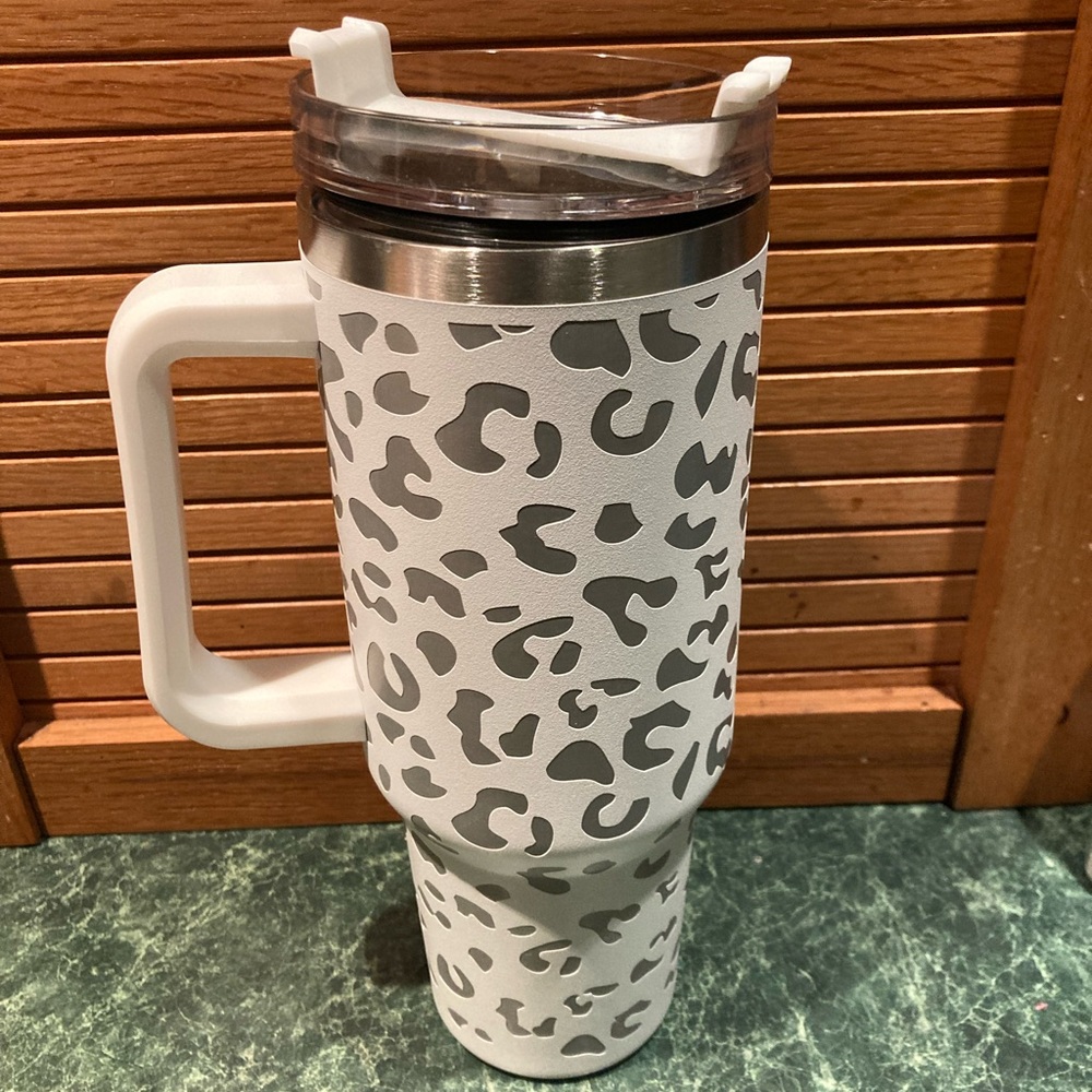40 oz insulated tumbler with lid. NOT Stanley. New never used
